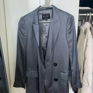Massimo dutti size US 4 amazing condition. Silk satin blazer never worn no tags.